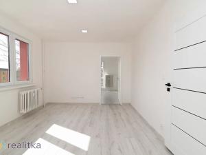 Prodej bytu 3+1, Karviná, Haškova, 55 m2