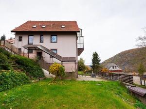Prodej rodinného domu, Měchenice, Hlavní, 330 m2