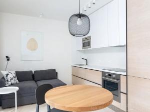 Pronájem bytu 1+kk, Praha - Karlín, Křižíkova, 28 m2