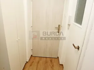 Pronájem bytu 1+1, Neratovice, 28 m2