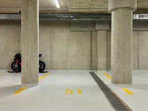 Pronájem garážového stání, Brno, Nové sady, 13 m2