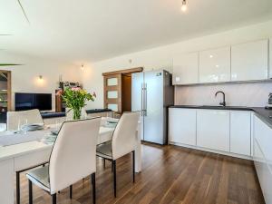 Prodej bytu 3+kk, Praha - Pitkovice, Pýchavková, 92 m2