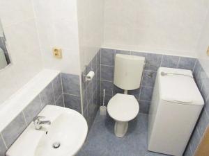 Pronájem bytu 2+kk, Praha - Hlubočepy, Voskovcova, 46 m2
