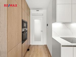 Pronájem bytu 1+kk, Praha - Žižkov, Malešická, 47 m2