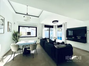 Prodej rodinného domu, Guardamar del Segura, Španělsko, 180 m2