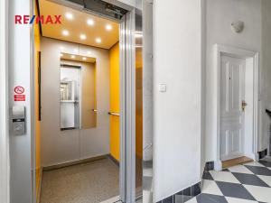 Pronájem bytu 1+kk, Praha - Malá Strana, Petřínská, 31 m2