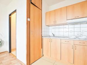 Prodej bytu 1+kk, Praha - Háje, Hlavatého, 28 m2
