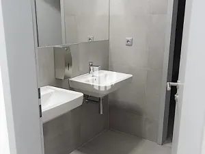 Pronájem obchodního prostoru, Praha - Vysočany, Poděbradská, 192 m2