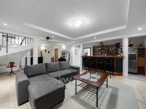 Prodej rodinného domu, Horoměřice, Za Špejcharem, 458 m2
