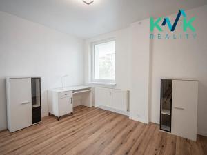 Prodej bytu 4+1, Karlovy Vary, Vodárenská, 100 m2