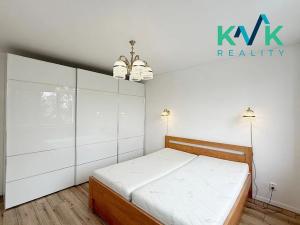Prodej bytu 4+1, Karlovy Vary, Vodárenská, 100 m2