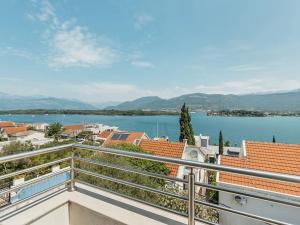 Prodej bytu 3+kk, Tivat, Černá Hora, 64 m2