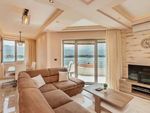 Prodej bytu 3+kk, Tivat, Černá Hora, 64 m2