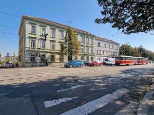 Pronájem garážového stání, Brno, U Červeného mlýna, 13 m2