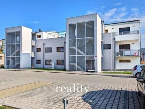 Pronájem garážového stání, Znojmo, Hrušňová, 15 m2