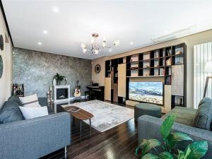 Pronájem rodinného domu, Praha, U kolonie, 250 m2