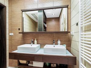 Pronájem rodinného domu, Praha, U kolonie, 250 m2