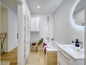 Pronájem bytu 2+kk, Chomutov, Grégrova, 49 m2