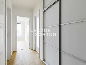 Pronájem bytu 2+kk, Praha - Holešovice, U průhonu, 51 m2
