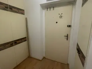Pronájem bytu 1+kk, Praha - Prosek, Nad Krocínkou, 33 m2