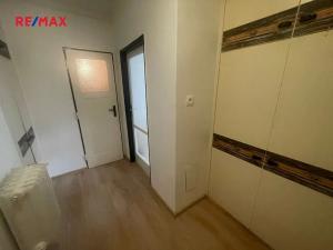 Pronájem bytu 1+kk, Praha - Prosek, Nad Krocínkou, 33 m2