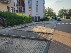 Pronájem garážového stání, Praha - Zbraslav, Faltysova, 11 m2