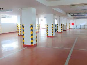 Prodej garážového stání, Praha, Českomoravská, 12 m2