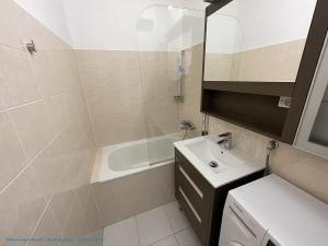 Pronájem bytu 2+kk, Praha - Kobylisy, Kyselova, 43 m2