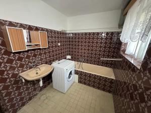 Prodej rodinného domu, Kolinec, 150 m2