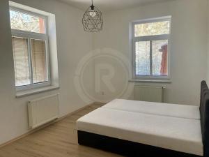 Pronájem bytu 2+kk, Kamenný Újezd, Na Dolech, 66 m2