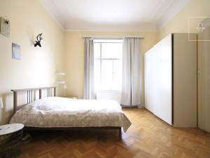 Pronájem bytu 3+1, Praha, Valentinská, 120 m2