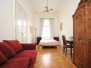 Pronájem bytu 3+1, Praha, Valentinská, 120 m2