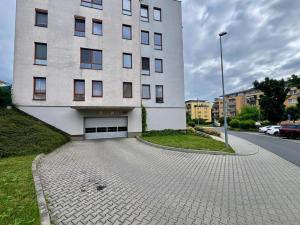 Pronájem garážového stání, Praha - Čakovice, Bermanova, 16 m2