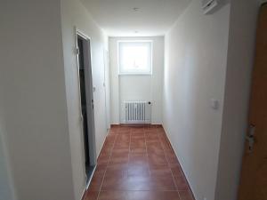 Pronájem bytu 2+1, Praha - Hloubětín, Chvalská, 55 m2