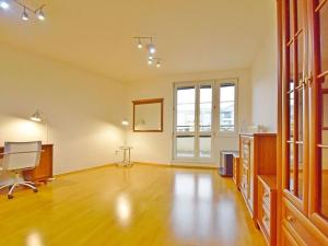 Pronájem bytu 1+kk, Praha - Kunratice, Velké Kunratické, 39 m2