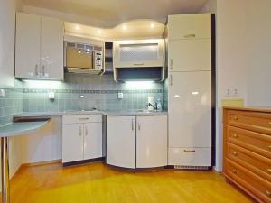 Pronájem bytu 1+kk, Praha - Kunratice, Velké Kunratické, 39 m2