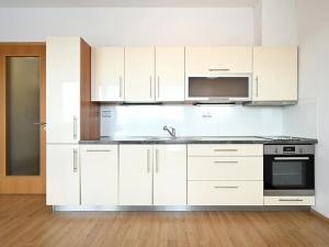 Pronájem kanceláře, Praha - Liboc, Evropská, 33 m2