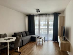 Pronájem bytu 2+kk, Praha - Hloubětín, Poděbradská, 52 m2