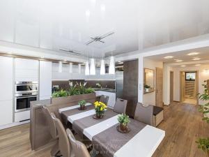 Prodej kanceláře, Praha - Suchdol, Osvobození, 314 m2
