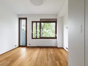 Pronájem bytu 6+kk a větší, Praha - Bubeneč, Pod kaštany, 270 m2