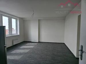 Pronájem bytu 1+kk, Chomutov, Žižkovo náměstí, 34 m2
