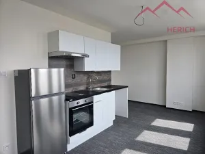 Pronájem bytu 1+kk, Chomutov, Žižkovo náměstí, 26 m2