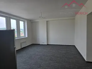 Pronájem bytu 1+kk, Chomutov, Žižkovo náměstí, 35 m2