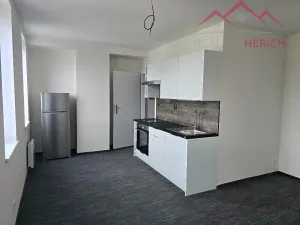 Pronájem bytu 1+kk, Chomutov, Žižkovo náměstí, 27 m2