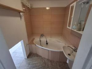 Prodej bytu 2+1, Aš, Dlouhá, 51 m2