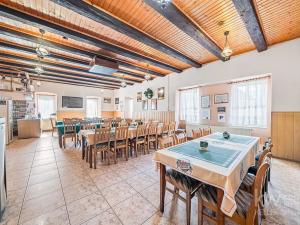 Prodej ubytování, Zálezly, 900 m2
