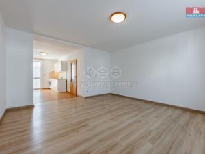 Prodej bytu 1+kk, Ostrov, Hroznětínská, 41 m2