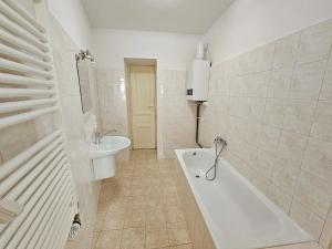 Pronájem bytu 2+1, Praha - Nové Město, Vojtěšská, 82 m2