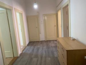 Pronájem bytu 3+1, Praha - Podolí, Brabcova, 93 m2