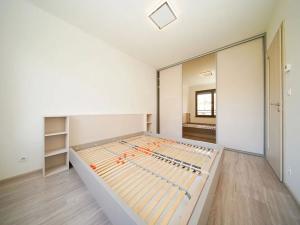 Pronájem bytu 2+kk, Praha - Vysočany, Bassova, 54 m2